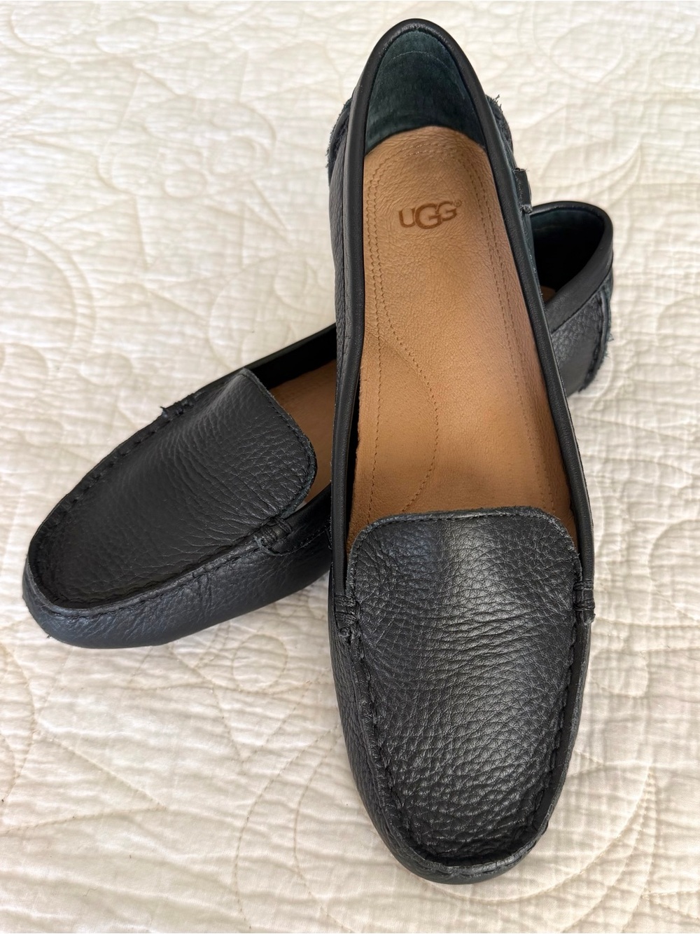EUC ✨ UGG Flores Navy Blue Pebbled Leather Slip-On Driving Loafers, Women’s 9.5